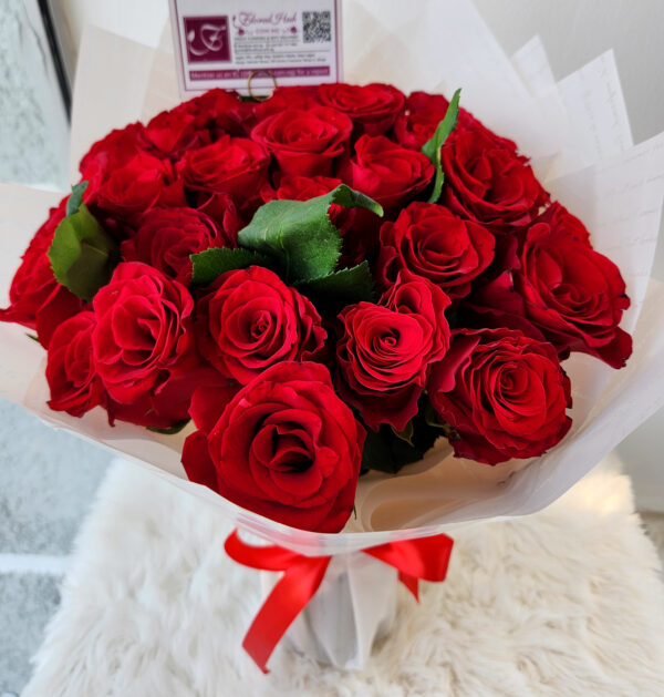 Allure Bouquet - Bouquet of red roses - Image 8