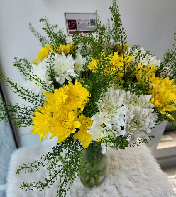 Chrysant Delight - Mixture of bright and vibrant chrysanthemums with lepidium or million stars - Image 19
