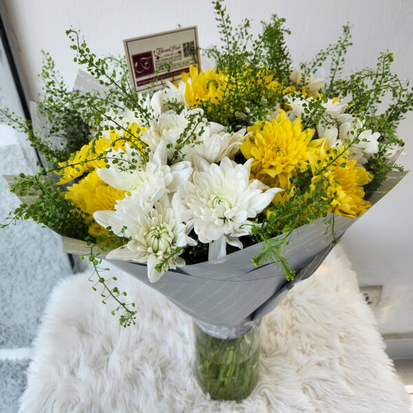 Chrysant Delight - Mixture of bright and vibrant chrysanthemums with lepidium or million stars - Image 7