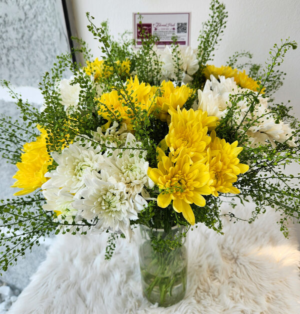 Chrysant Delight - Mixture of bright and vibrant chrysanthemums with lepidium or million stars - Image 16