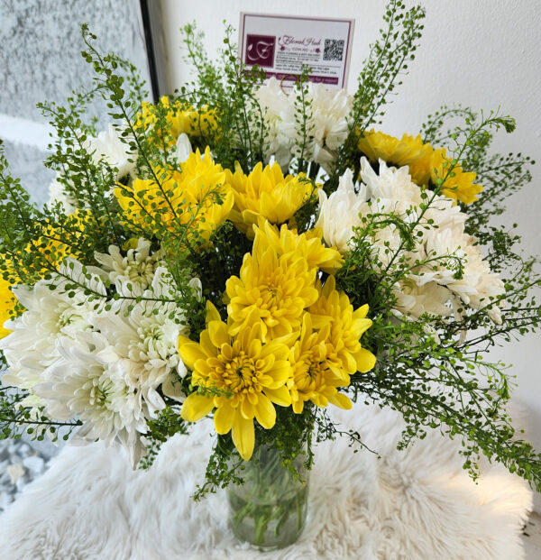 Chrysant Delight - Mixture of bright and vibrant chrysanthemums with lepidium or million stars - Image 18