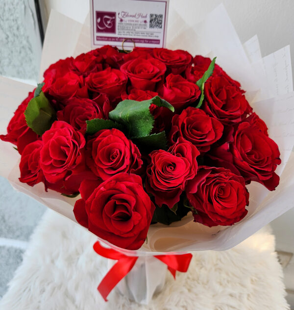 Allure Bouquet - Bouquet of red roses - Image 3