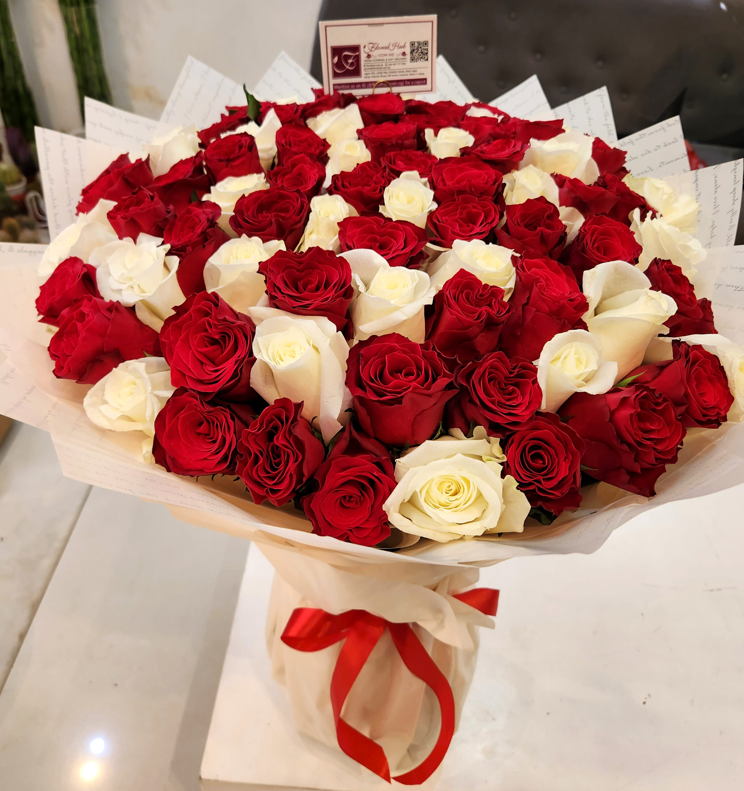VIP Flirtare Bouquet - Bouquet of Red and white roses