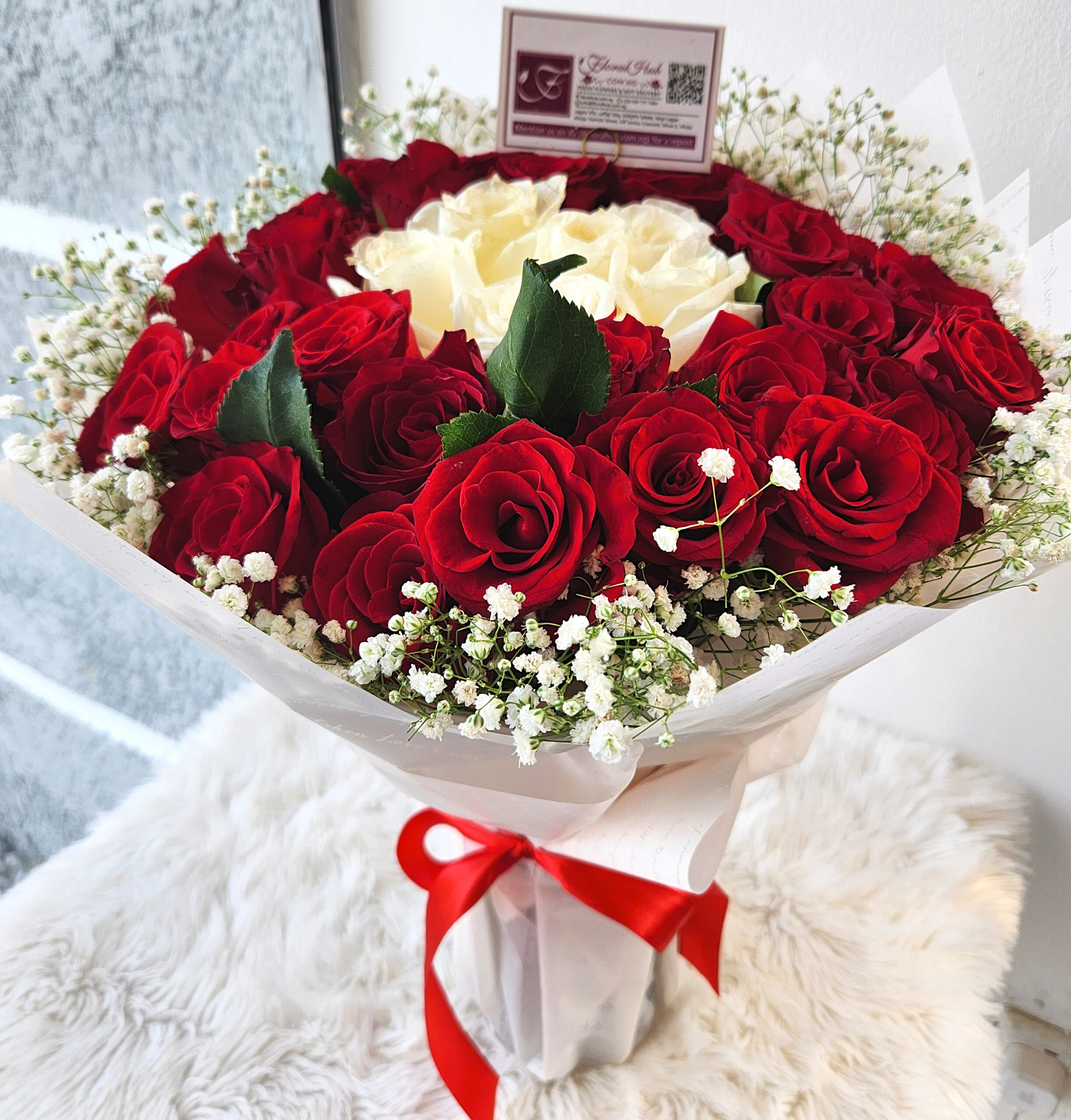 VIP Loxarre Bouquet –Bouquet of Red roses and white roses with million stars or lepidium
