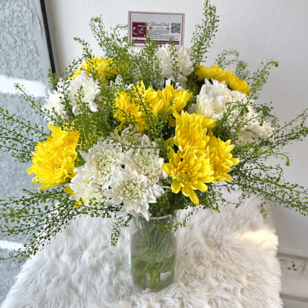 Chrysant Delight - Mixture of bright and vibrant chrysanthemums with lepidium or million stars - Image 20