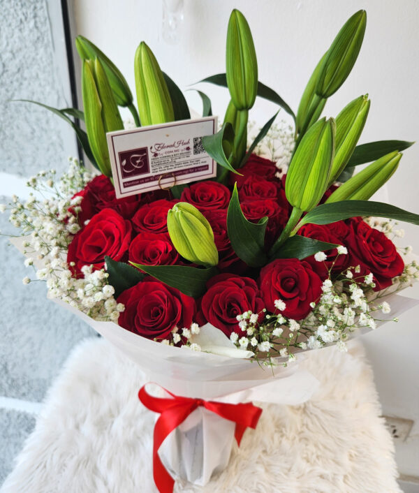 VIP Debonair – Lilies with Red Roses, White Roses, and Gypsophila (million star). - Image 3