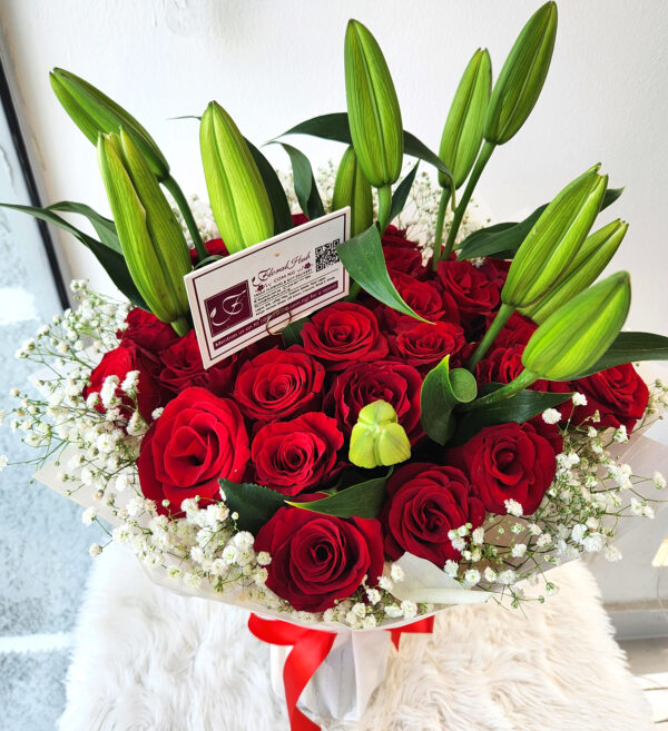 VIP Debonair – Lilies with Red Roses, White Roses, and Gypsophila (million star). - Image 5