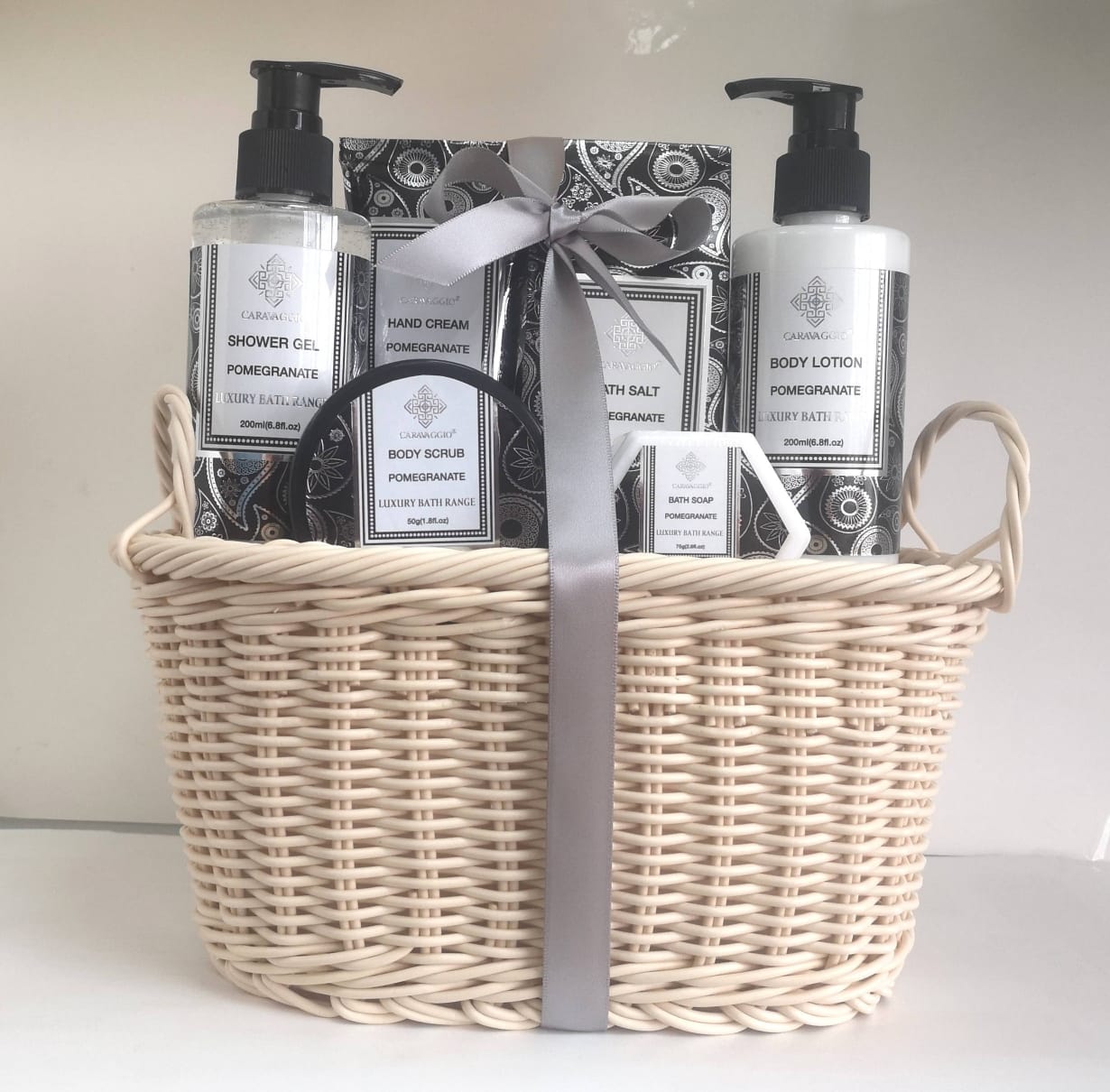 CARAVAGGIO ASSORTED ITALIAN UNISEX GIFT SET – A combination of bath set perfect for her