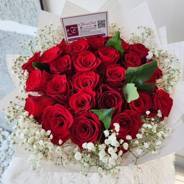 VIP Arabiati Bouquet –Bouquet of Red roses with million stars or lepidium - Image 2