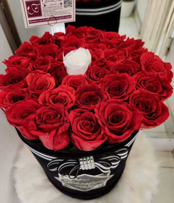 Forever Numero Uno Box Arrangement- Box of Luxury red roses and one contrasting color - Image 5