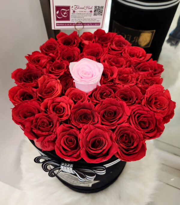Forever Numero Uno Box Arrangement- Box of Luxury red roses and one contrasting color - Image 2