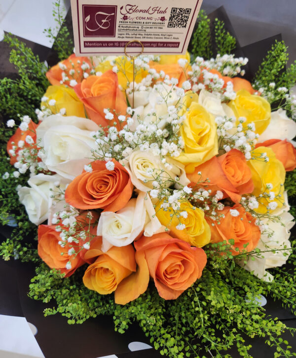 VIP Tuscany Bouquet - Bouquet of Mixed colors of roses - Image 2