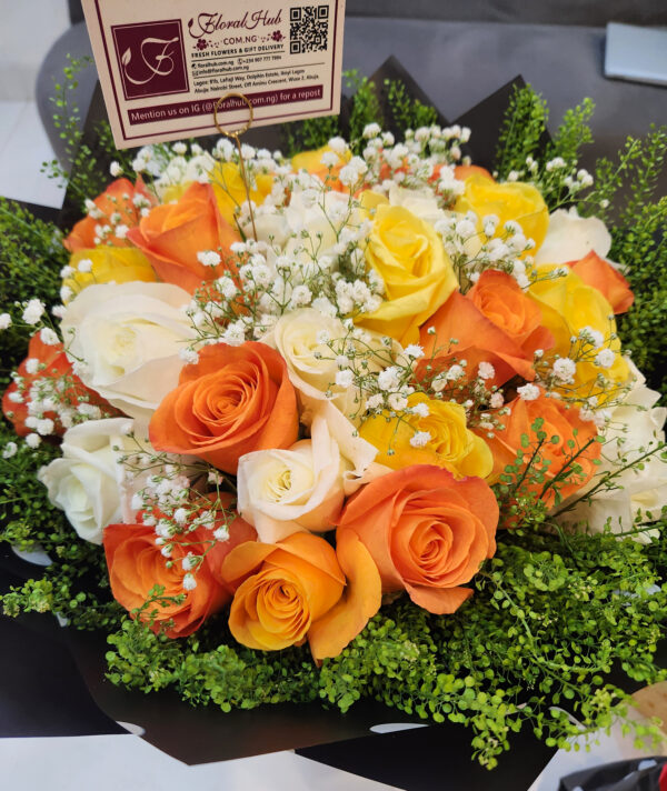 VIP Tuscany Bouquet - Bouquet of Mixed colors of roses - Image 5