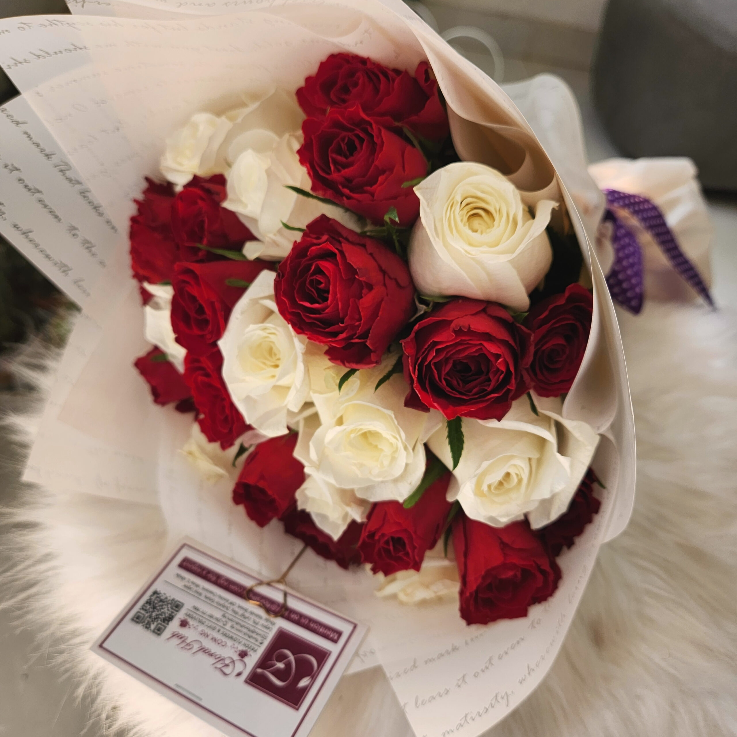 Flirtare Bouquet Arrangement -  A Bouquet of Red and white roses